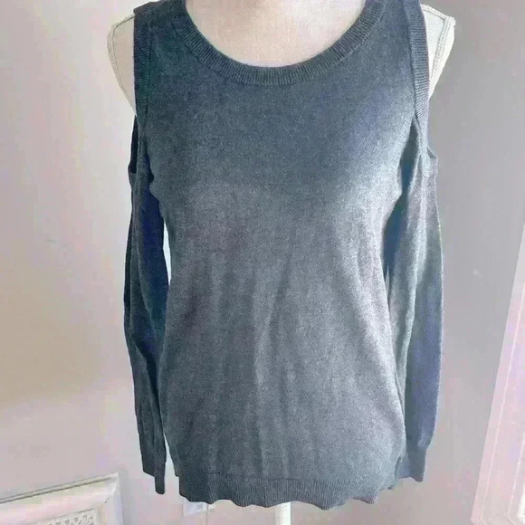 Woman’s large gray sweater top - Picture 1 of 10
